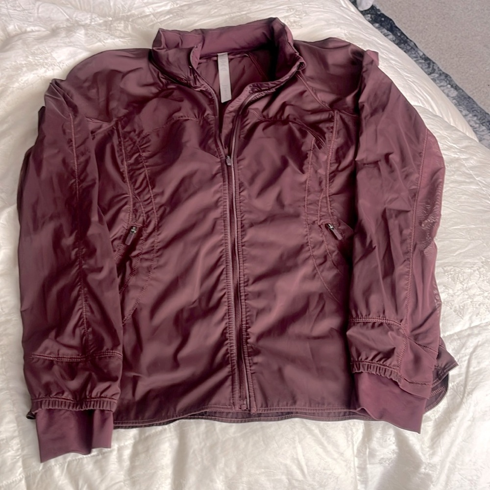 Like New - Women’s Lululemon Zip Up Jacket w/Hood  & Cool Netting Sz 10